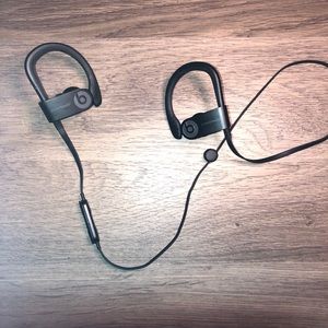 Black Powerbeats 3